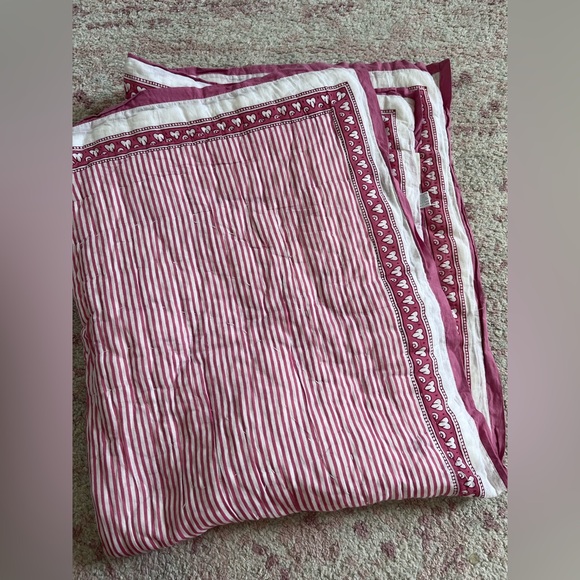 Roller Rabbit Small Quilt - Picture 3 of 7